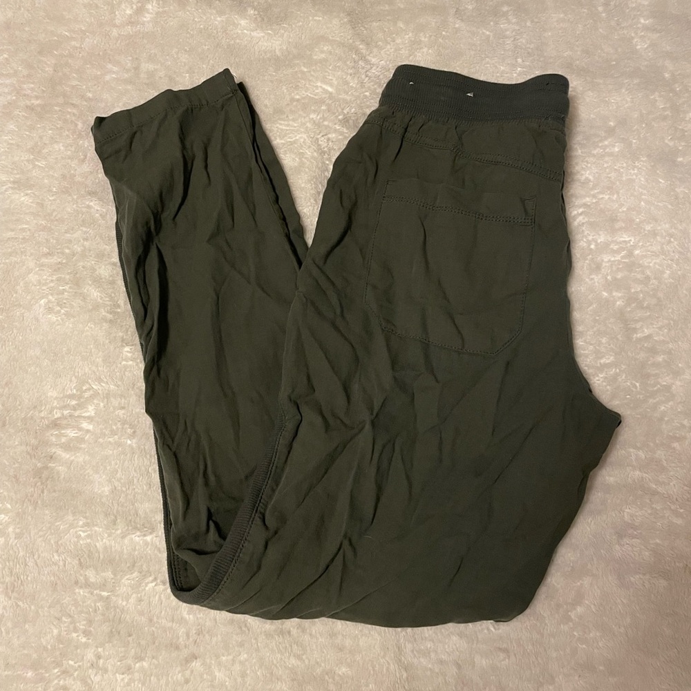 ❗️6 for $20❗️ Maurices Green Forest Fern Cotton Pants